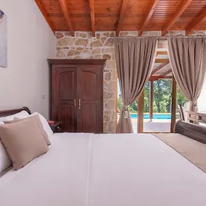 Alia Palace & Hotel