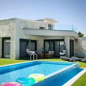 The Euphoria Club Luxury Pefkochori